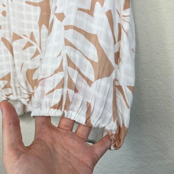 Jane + Delancy Palm Leaf  Flutter Short Sleeve Blouse Large White Tan Coastal - Picture 3 of 7